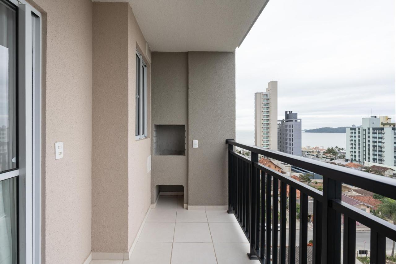 Apartamento Com Vista Mar, Ar-Condicionado, Wi-Fi Condominio Com Piscina, Quadra De Esportes Playground Infantil A 15 Minutos Do Beto Carreiro Piçarras المظهر الخارجي الصورة